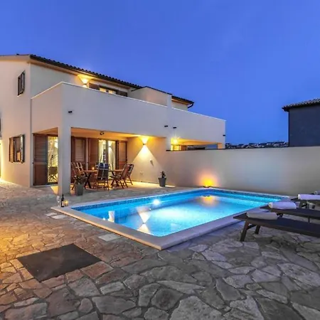 Amica By Guide Villa