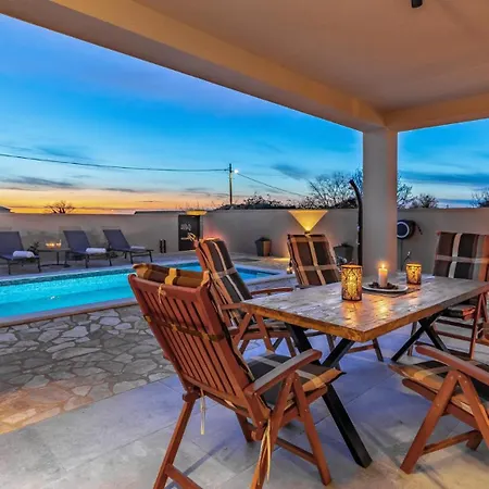 Amica By Guide וילה וודניאן