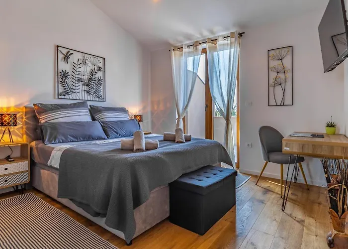 Amica By Guide * וודניאן