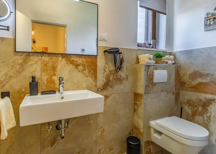 Amica By Guide וודניאן